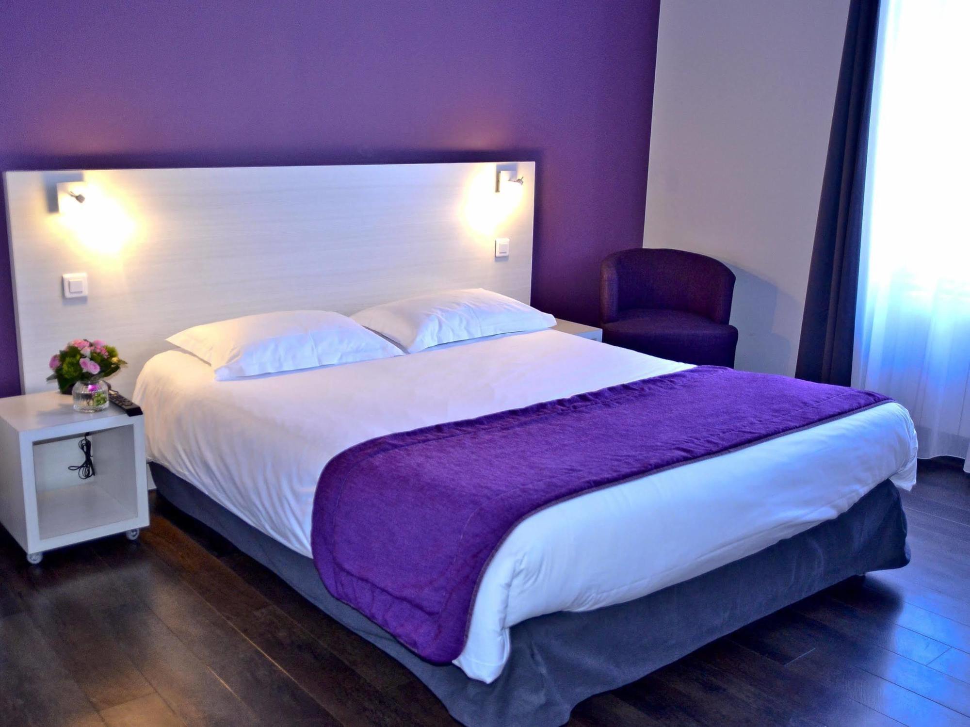 Hotel Le Comty Feurs Exterior foto